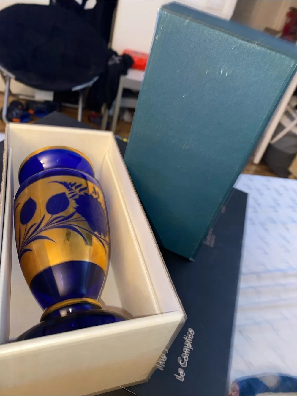 Roccco elegant vase